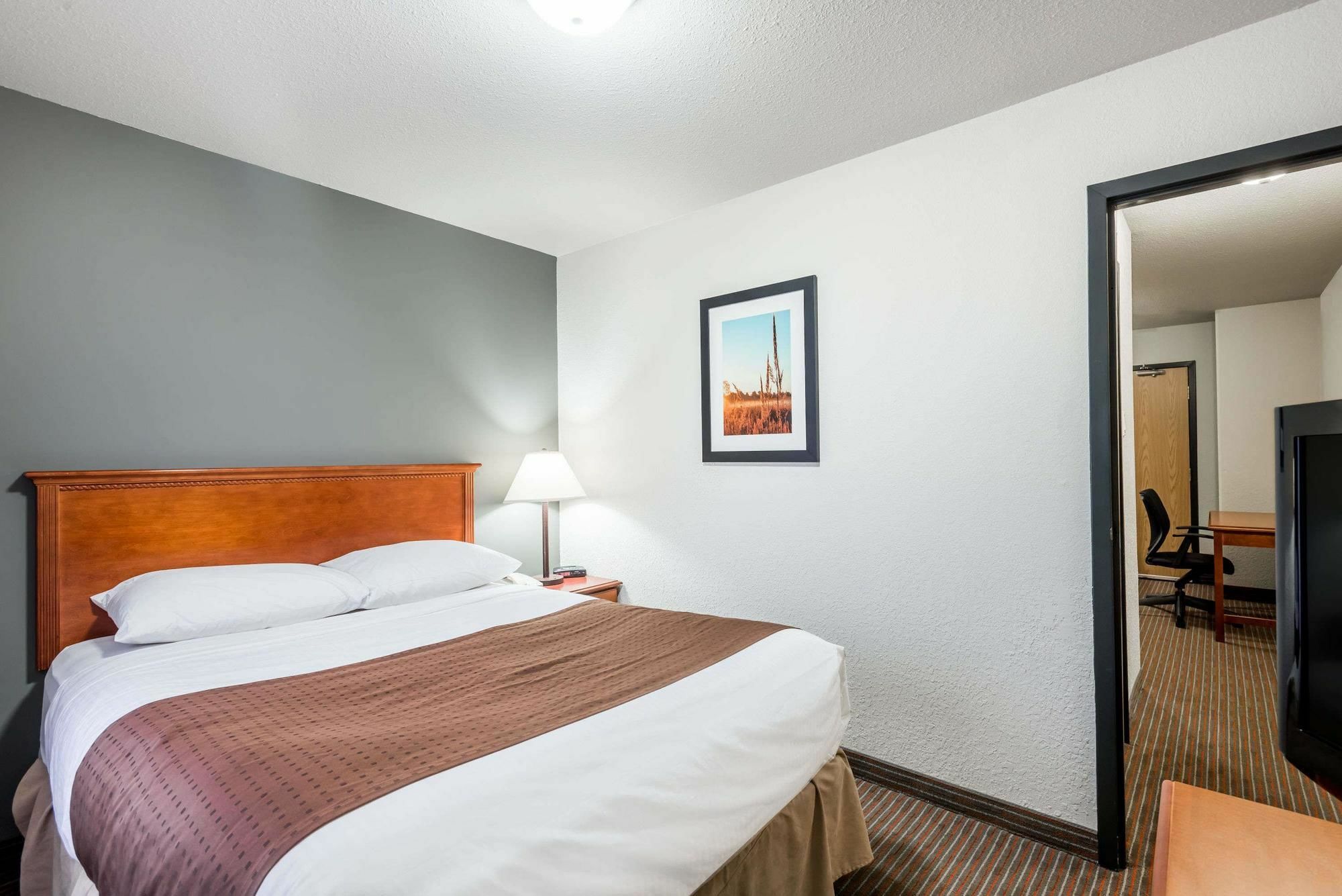 Super 8 By Wyndham Grande Prairie Hotel Exterior foto