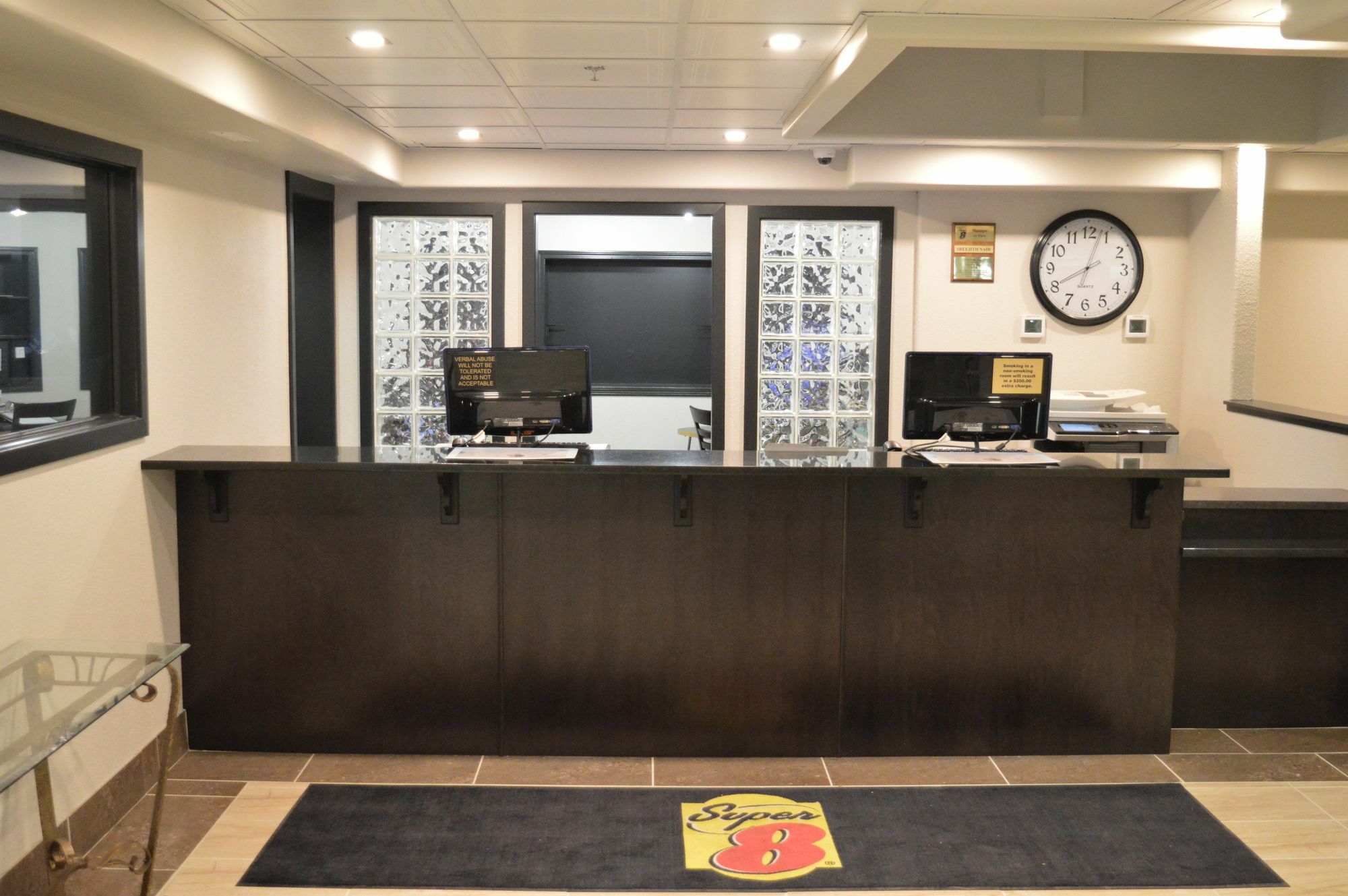Super 8 By Wyndham Grande Prairie Hotel Exterior foto